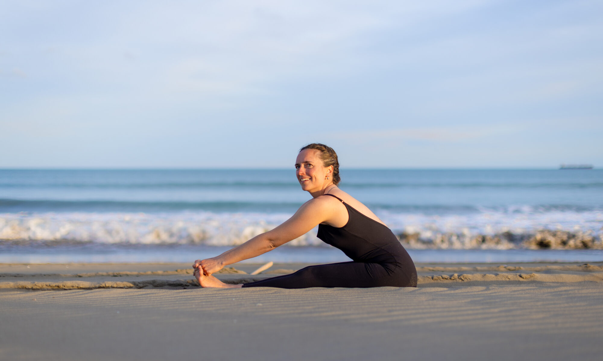 Laurine Vadon Paschimottanasana - Photo Damon Meade